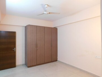Room in 3 BHK Builder Floor at Kondapur – for Rent