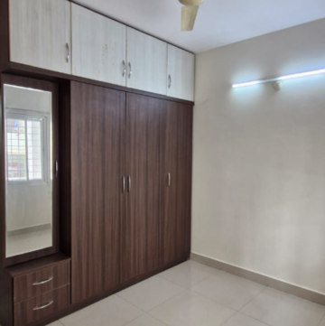 Room in 3 BHK Builder Floor at Kondapur – for Rent