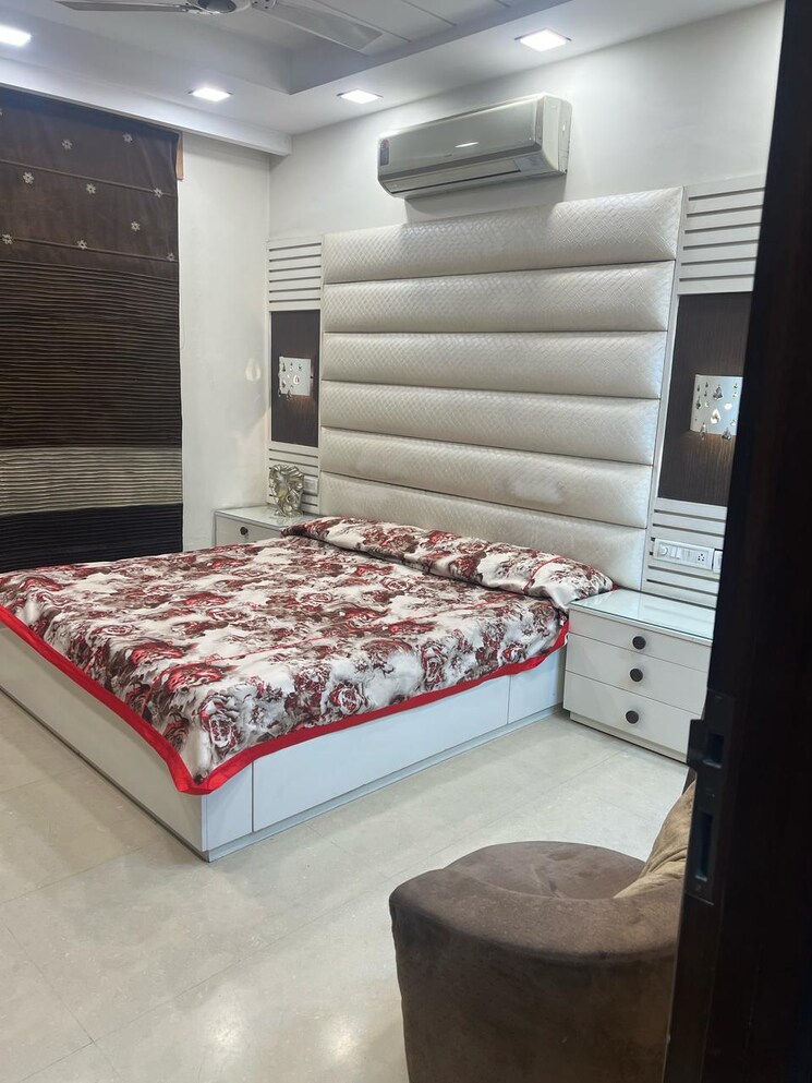 Bedroom, uday park 3 Bedroom 250 Sq.Yd. Builder Floor In Uday Park Delhi 8954073