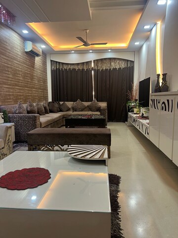 Team Area in 3 BHK Builder Floor at Uday Park – for Rent
