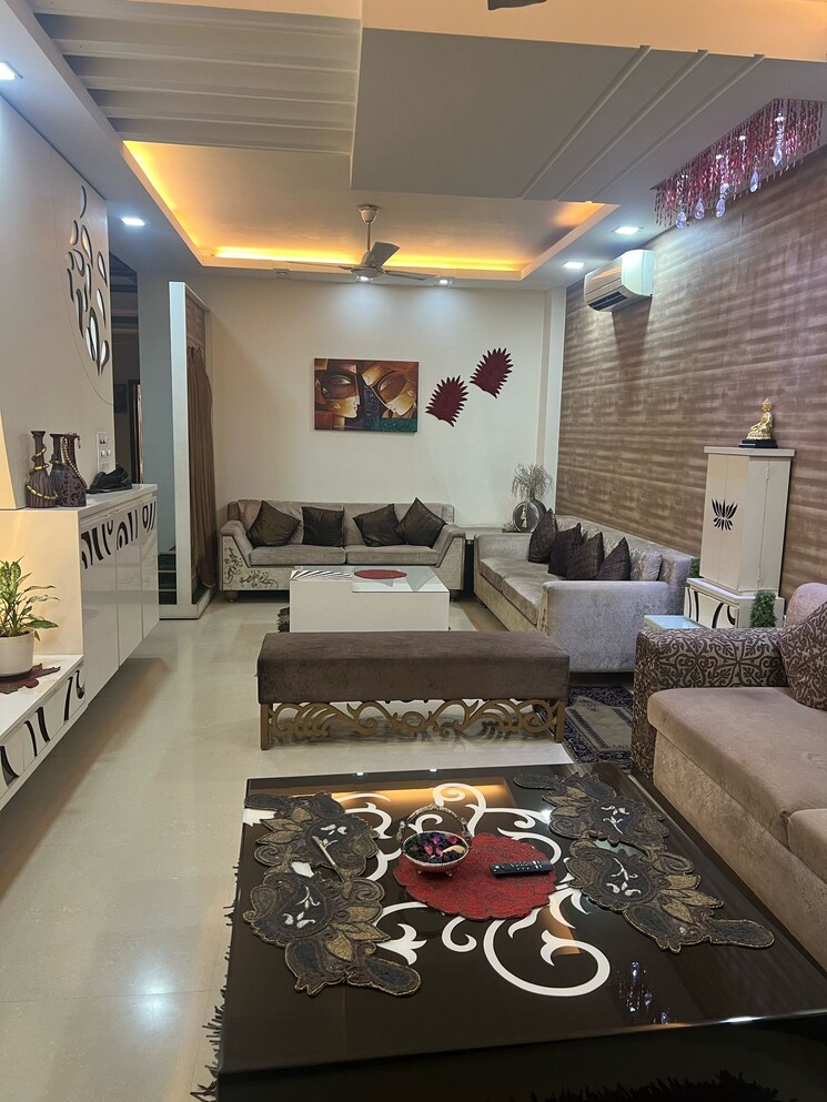 Bedroom, uday park 3 Bedroom 250 Sq.Yd. Builder Floor In Uday Park Delhi 8954073