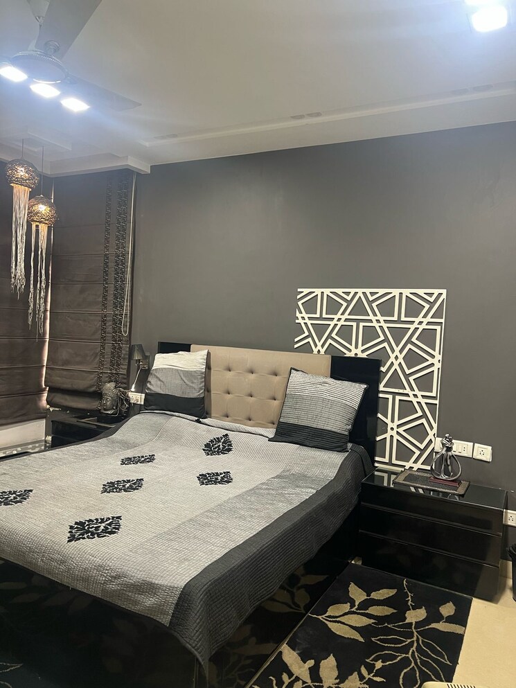 Living Room, uday park 3 Bedroom 250 Sq.Yd. Builder Floor In Uday Park Delhi 8954073