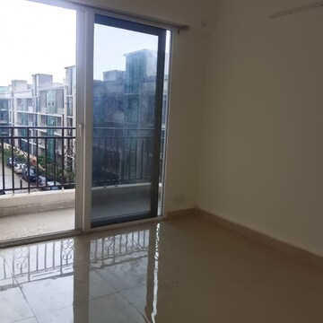Room in 2 BHK Apartment at Signature Global Prime, Sector 63a – for Rent