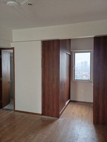 Room in 4 BHK Apartment at Godrej Woods, Sector 43 – for Rent