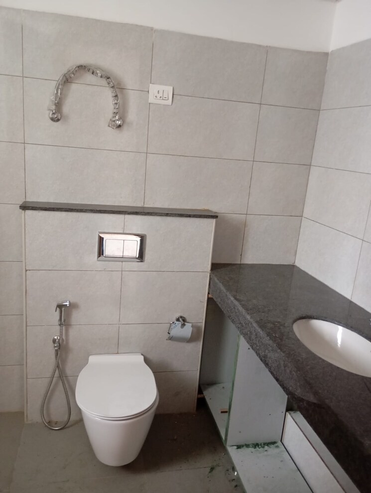Bathroom, godrej-woods 4 Bedroom 2300 Sq.Ft. Apartment In Sector 43 Noida 8954096