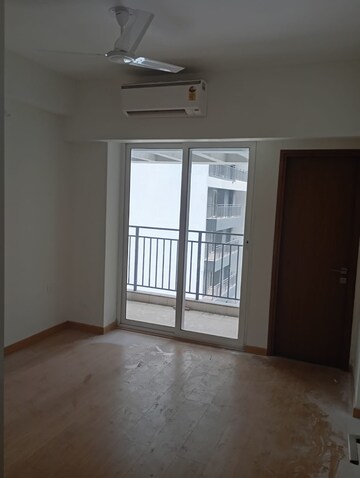 Room in 4 BHK Apartment at Godrej Woods, Sector 43 – for Rent