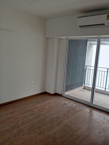 Room in 4 BHK Apartment at Godrej Woods, Sector 43 – for Rent