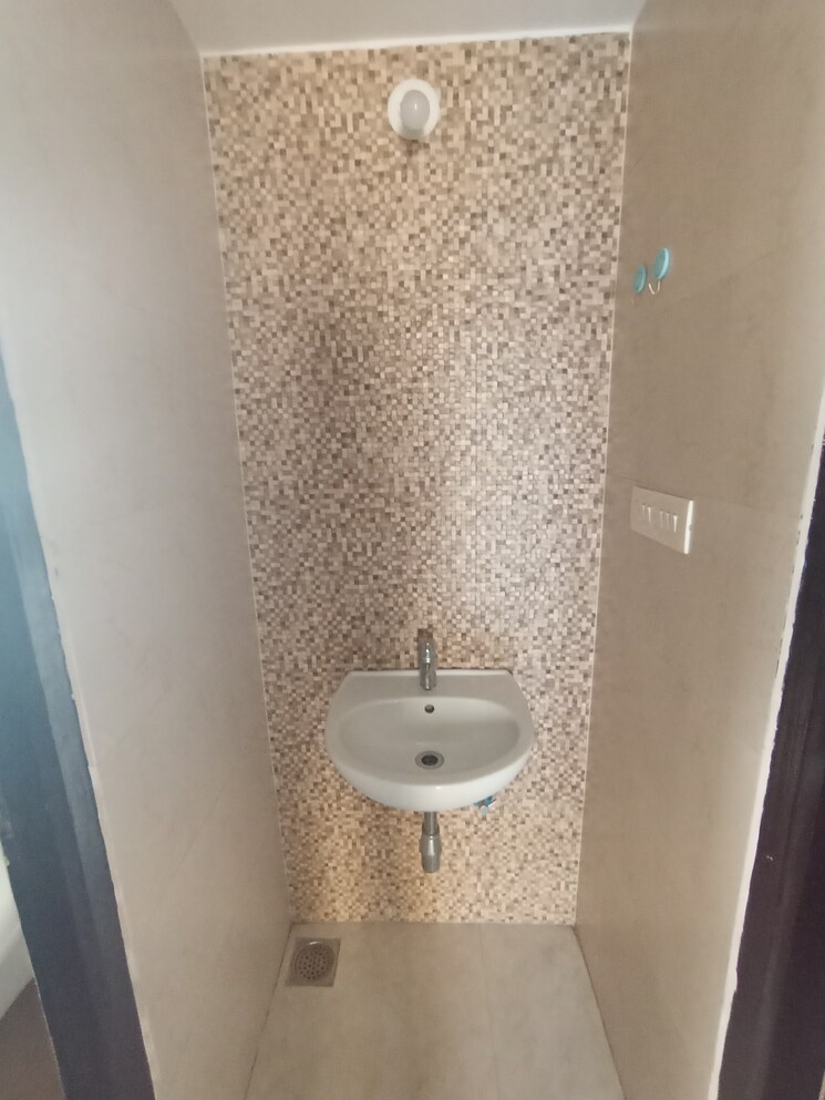 Bathroom, lodha-palava-city-lakeshore-greens 1 Bedroom 516 Sq.Ft. Apartment In Dombivli East Thane 8954119