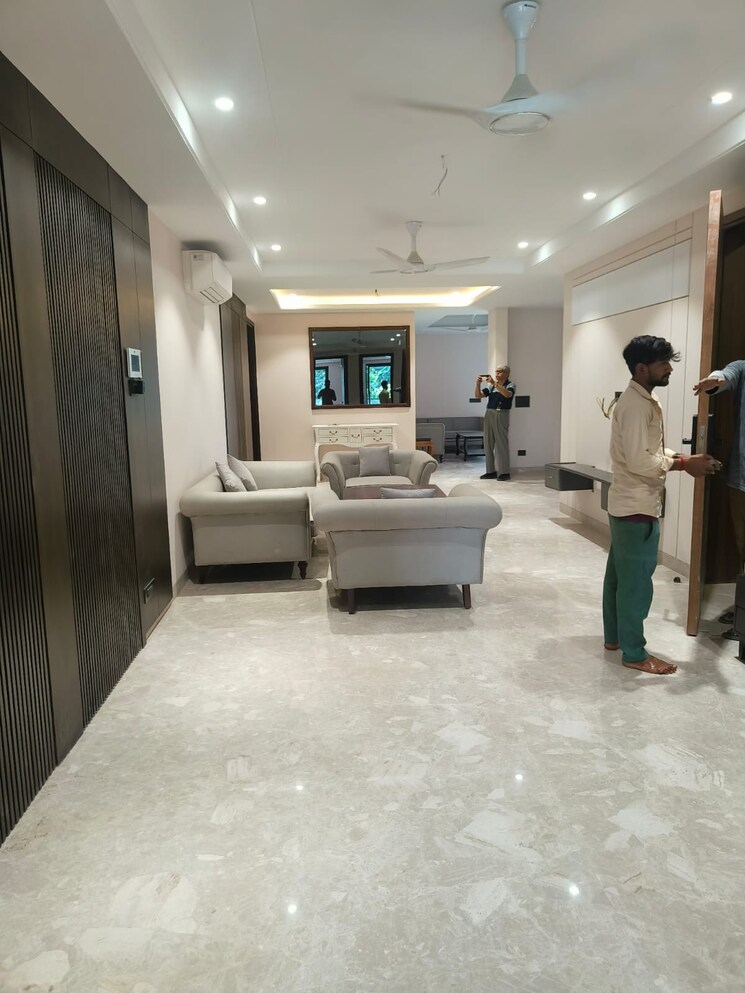  Parking, suncity 4 Bedroom 502 Sq.Yd. Builder Floor In Suncity Gurgaon 8954123