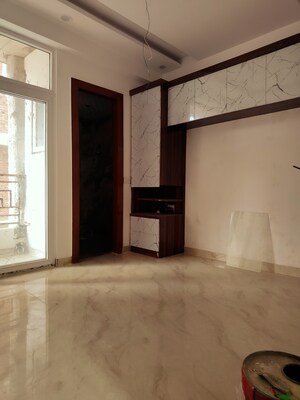 Room in 3 BHK Apartment at Bisrakh Jalalpur – for Sale