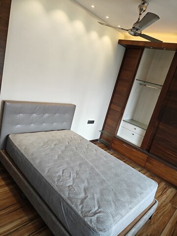 Bedroom in 3.5 BHK Apartment at Patliputra Building, Andheri West – for Sale