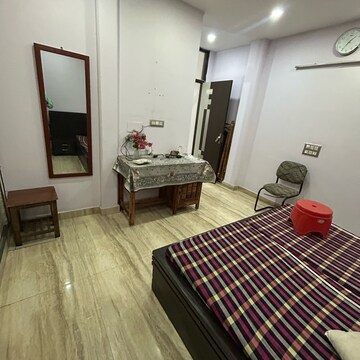 Room in 2 BHK Builder Floor at Lajpat Nagar ii – for Rent