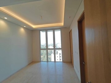 Room in 4 BHK Apartment at Kabra Metro One, Andheri West – for Sale