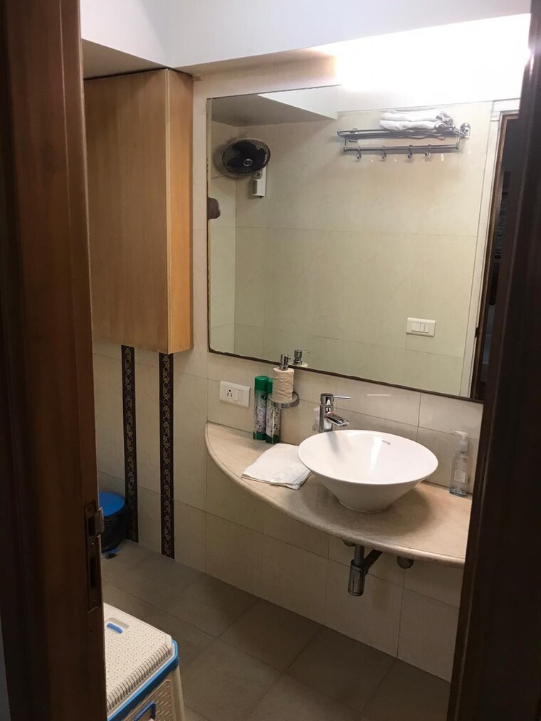 Bathroom, lodha-fiorenza 3 Bedroom 1025 Sq.Ft. Apartment In Goregaon East Mumbai 8954181