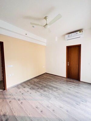 Room in 4 BHK Apartment at ABA Ivy County, Sector 75 – for Sale