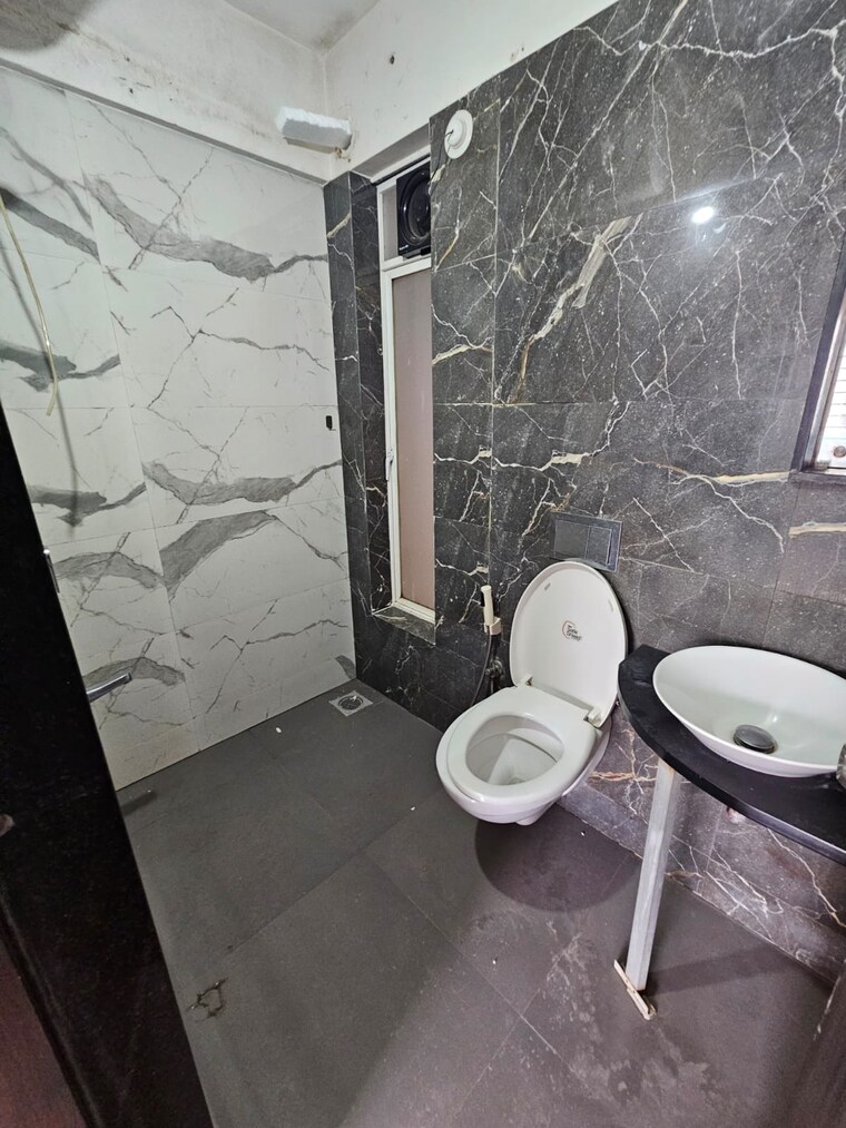 Bathroom, sumit-artista 2 Bedroom 555 Sq.Ft. Apartment In Santacruz East Mumbai 8954192