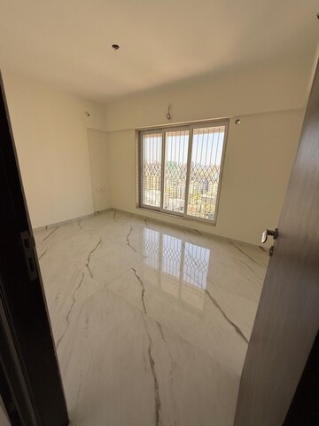 Room in 1 BHK Apartment at Oxford Navrang Crystal, Goregaon West – for Rent