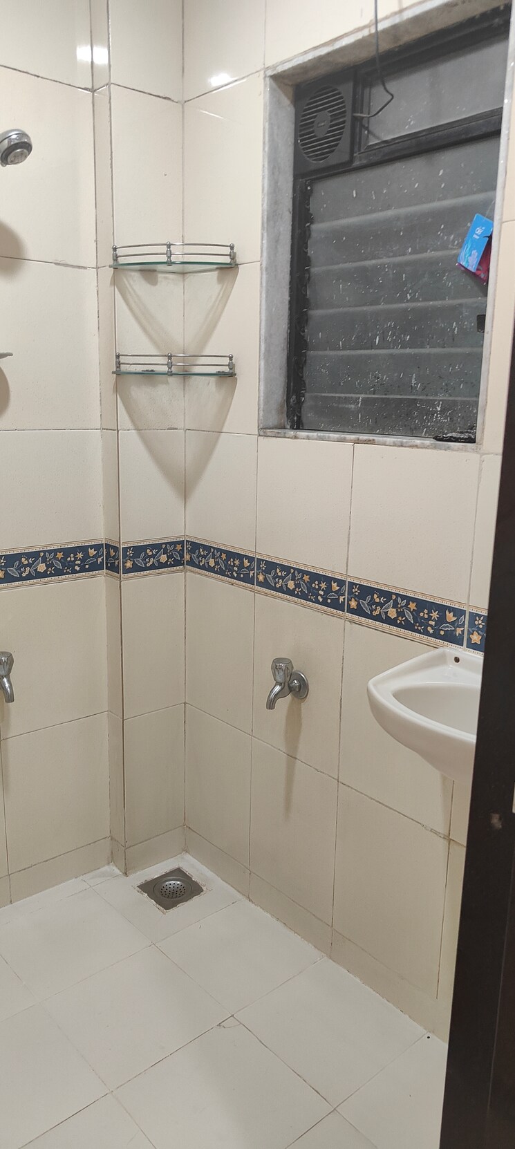 Bathroom, raunak-unnathi-gardens 1 Bedroom 650 Sq.Ft. Apartment In Pokhran Road No One Thane 8954206