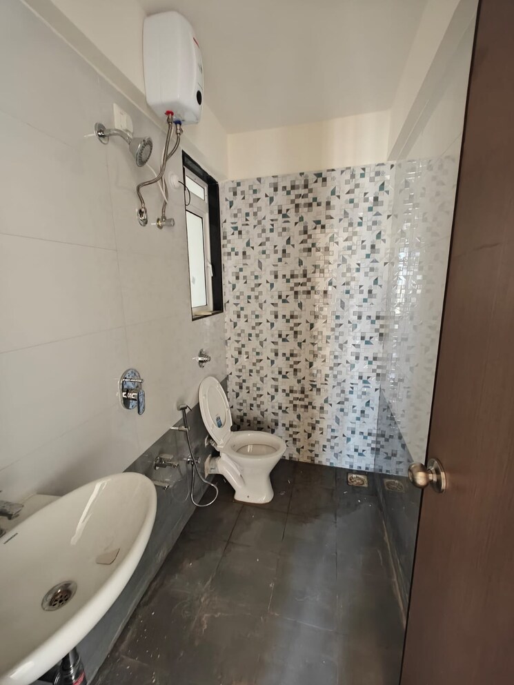 Bathroom, mahavir-kalpavruksha 2 Bedroom 905 Sq.Ft. Apartment In Ghodbunder Road Thane 8954233
