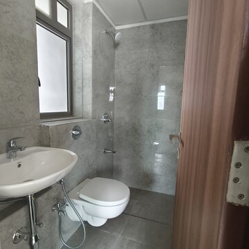 Bathroom in 1 BHK Apartment at Lokhandwala Green Acres, Lokhandwala Complex – for Rent