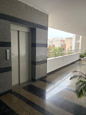 Lift in 3 BHK Apartment at Sector 125 – for Sale