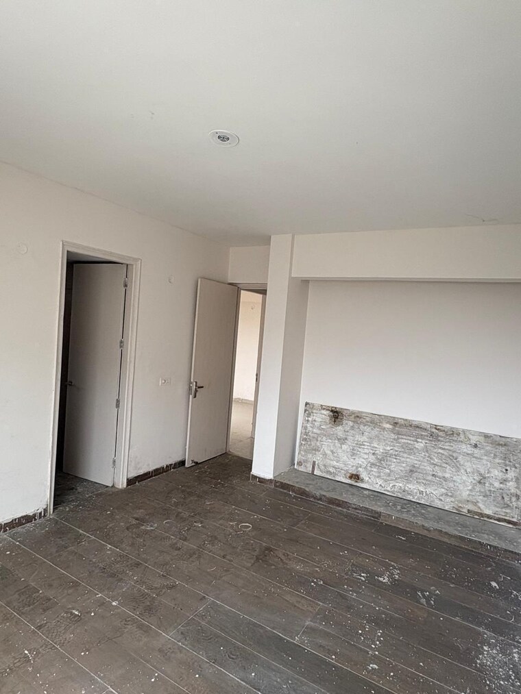 Room, sector 125 3 Bedroom 1460 Sq.Ft. Apartment In Sector 125 Mohali 8954285