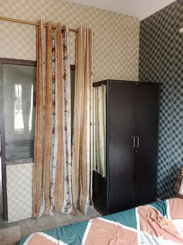 Room in 3 BHK Builder Floor at Huda – for Rent