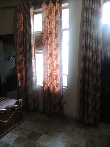 Room in 3 BHK Builder Floor at Huda – for Rent