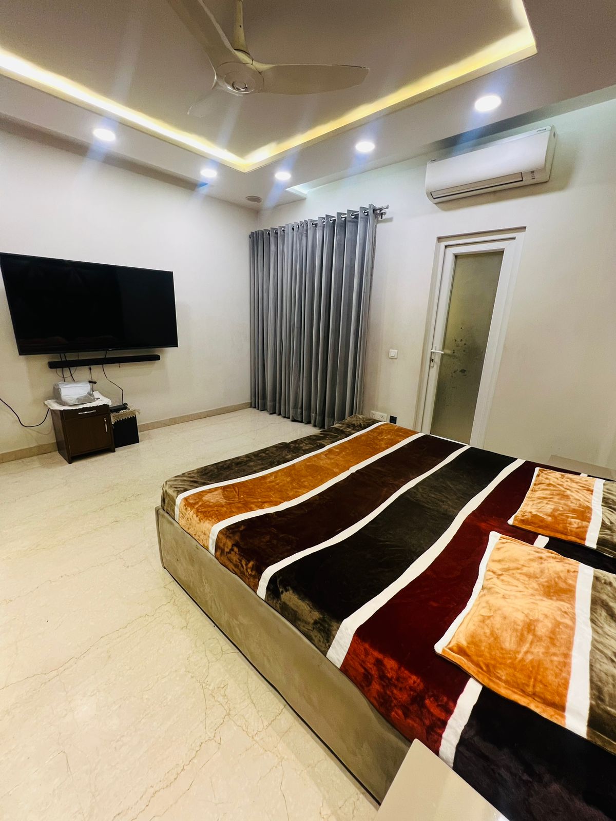 3 BHK + Servant Room Builder Floor For Sale in Lajpat Nagar III