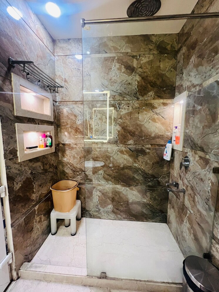 Bathroom, lajpat nagar iii 3 Bedroom 1800 Sq.Ft. Builder Floor In Lajpat Nagar Iii Delhi 8954329