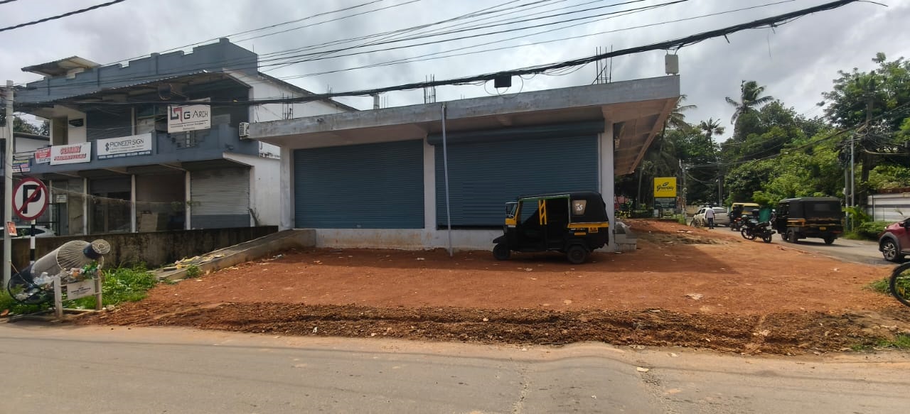 Showroom For Rent in Vennala