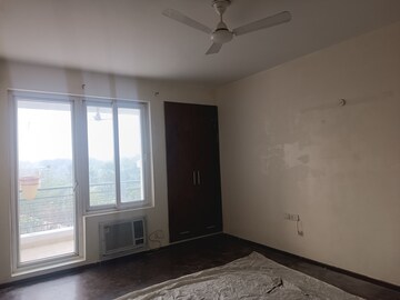 Room in 3.5 BHK Apartment at 3C Lotus Boulevard, Sector 100 – for Rent