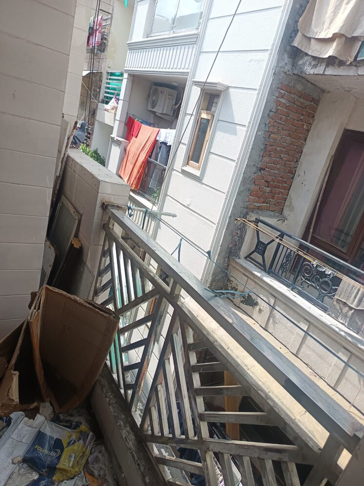 Balcony, govindpuri 3 Bedroom 920 Sq.Ft. Builder Floor In Govindpuri Delhi 8954352
