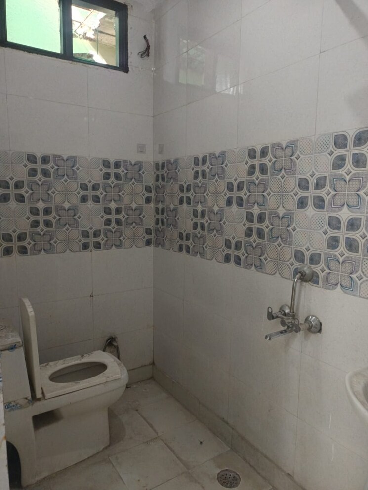 Bathroom, govindpuri 3 Bedroom 920 Sq.Ft. Builder Floor In Govindpuri Delhi 8954352