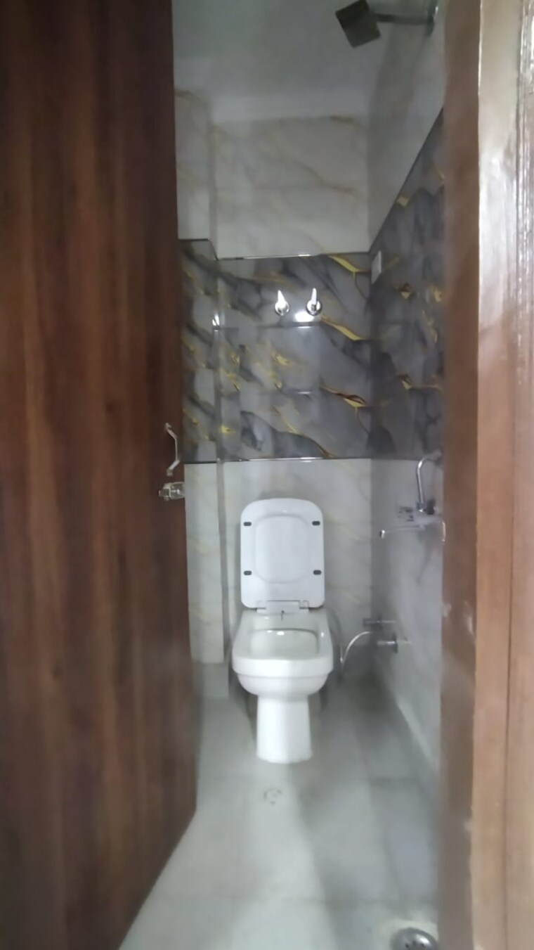 Bathroom, govindpuri 3 Bedroom 920 Sq.Ft. Builder Floor In Govindpuri Delhi 8954360