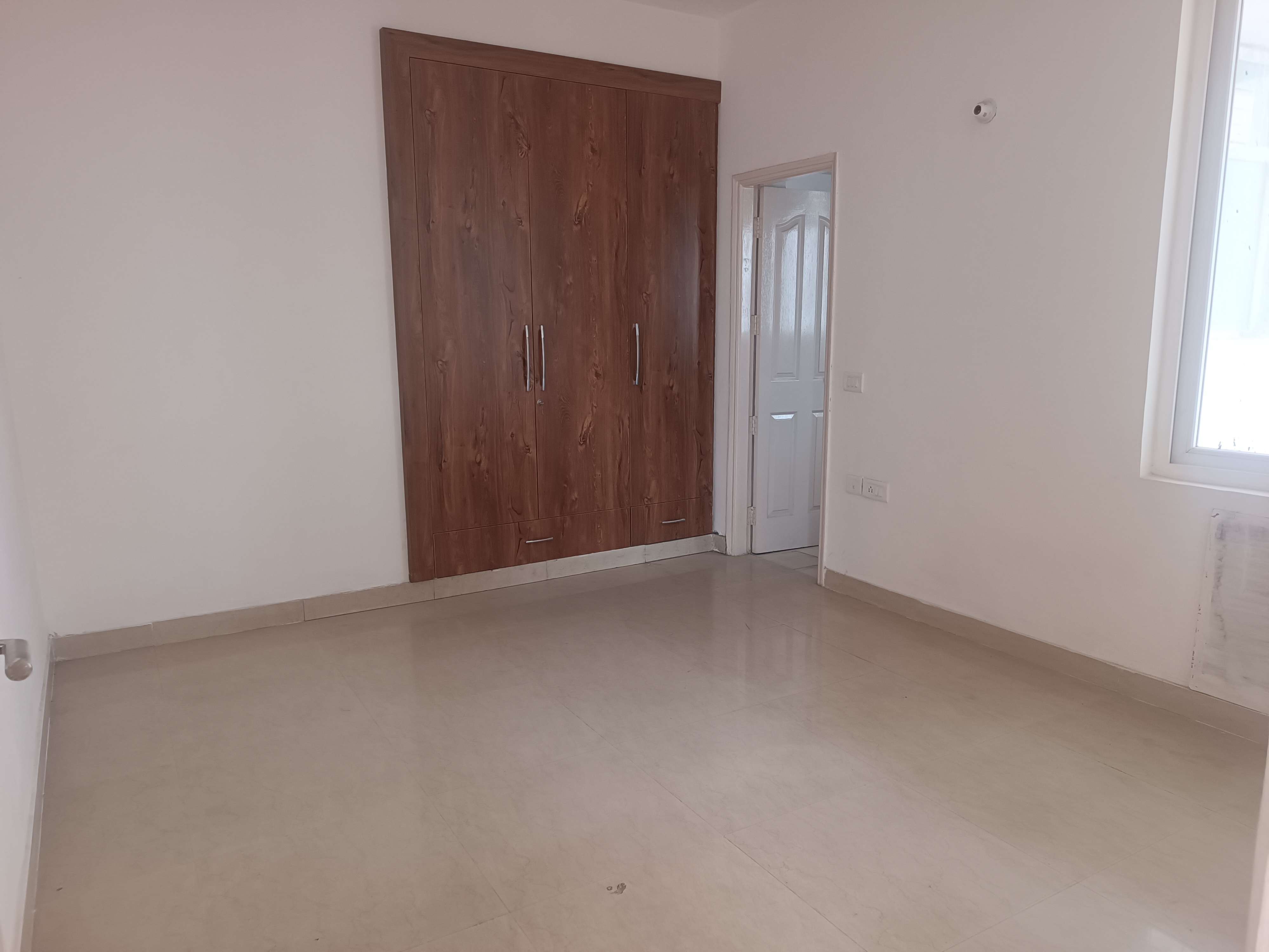 2 BHK + Servant Room Apartment For Rent in Great Value Sharanam