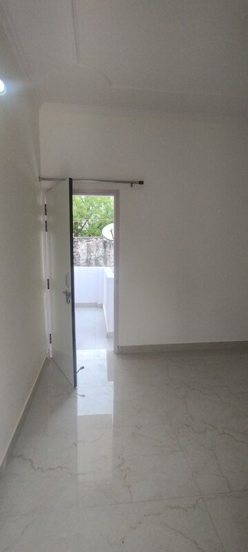 Furnished Amenities in 2 BHK Builder Floor at RWA Apartments Sector 19, Sector 19 – for Rent