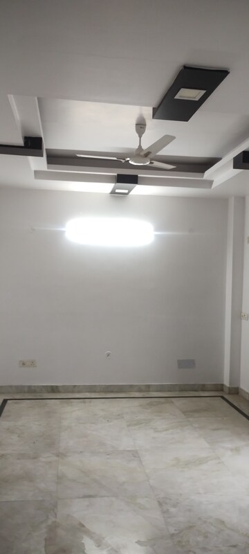 Building Lobby in 2 BHK Builder Floor at RWA Apartments Sector 19, Sector 19 – for Rent