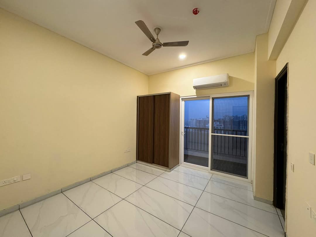4 BHK + Extra Room Apartment For Sale in Dasnac Burj