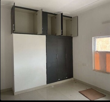 Room in 2 BHK Builder Floor at Sector 28 – for Rent