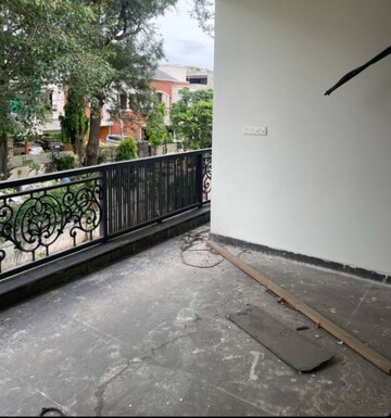 Balcony in 2 BHK Builder Floor at Sector 28 – for Rent