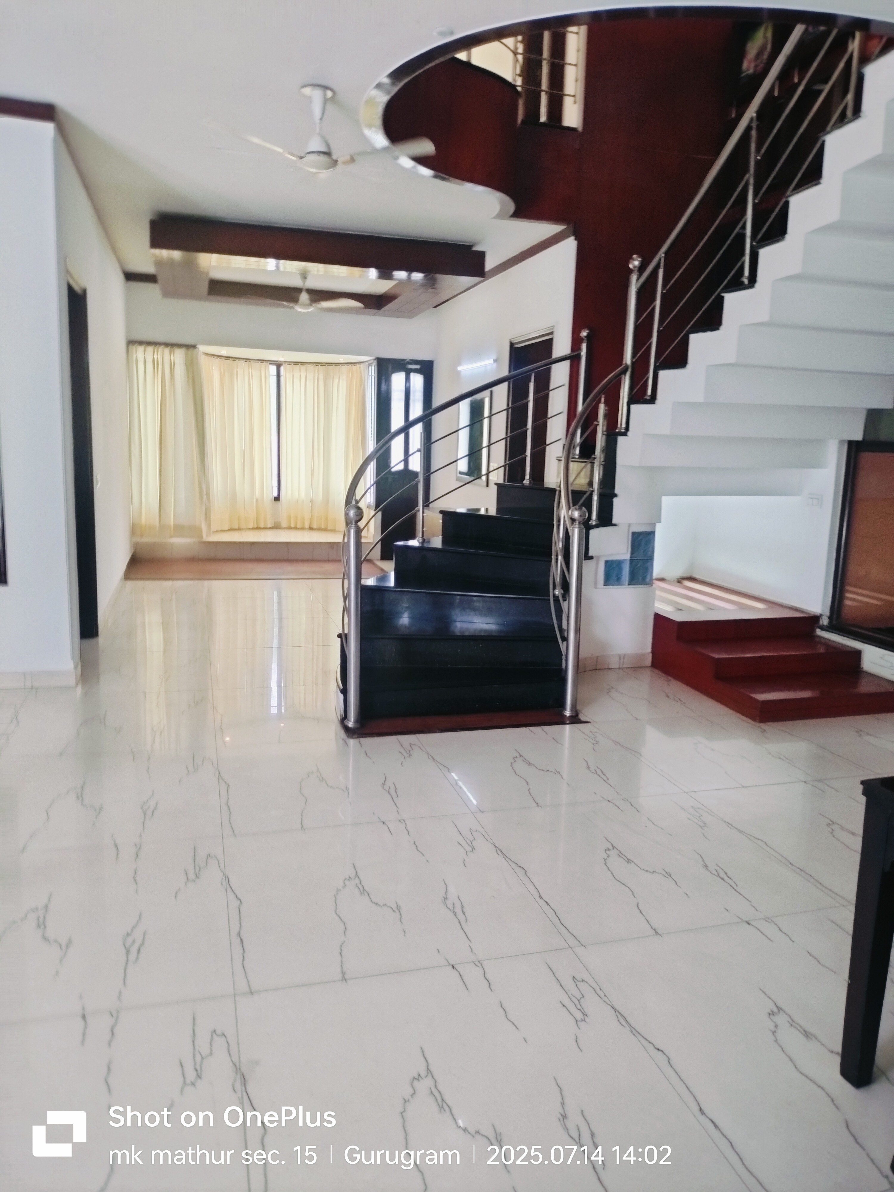 5 BHK + Servant Room Independent House For Rent in Unitech South City 1