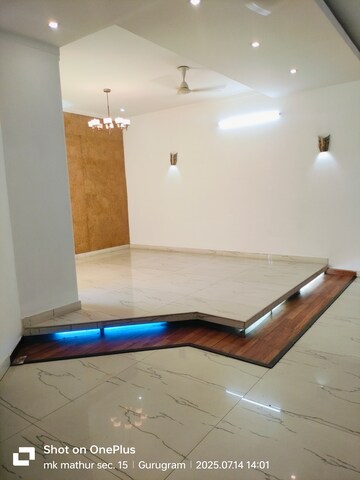 Living Room in 5 BHK Independent House at Unitech South City 1, South City 1 – for Rent