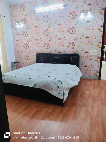 Bedroom in 5 BHK Independent House at Unitech South City 1, South City 1 – for Rent
