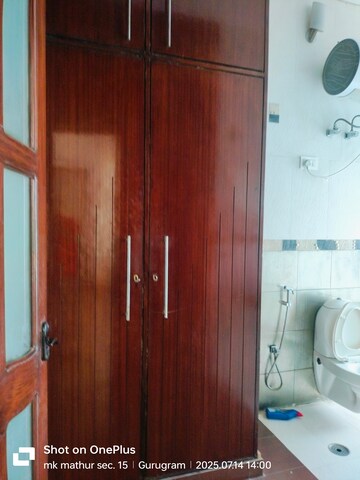 Bathroom in 5 BHK Independent House at Unitech South City 1, South City 1 – for Rent