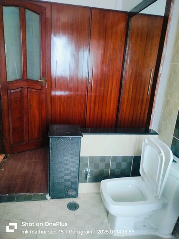Furnished Amenities in 5 BHK Independent House at Unitech South City 1, South City 1 – for Rent