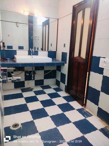 Team Area in 5 BHK Independent House at Unitech South City 1, South City 1 – for Rent