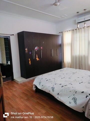 Bedroom in 5 BHK Independent House at Unitech South City 1, South City 1 – for Rent
