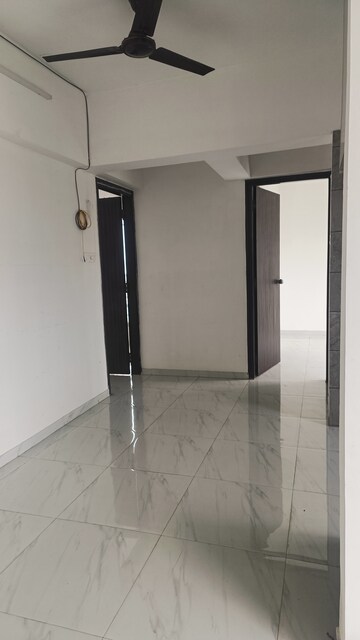 2 BHK Apartment For Rent in Rishab Jay Sarang, Malad East