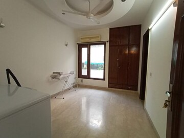 Room in 3 BHK Builder Floor at Defence Colony – for Rent
